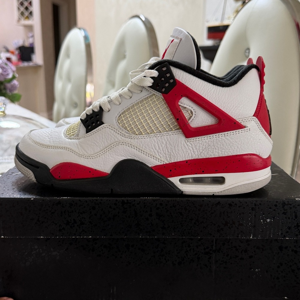 Jordan Sneakers White Red Black - Picture 2 of 4